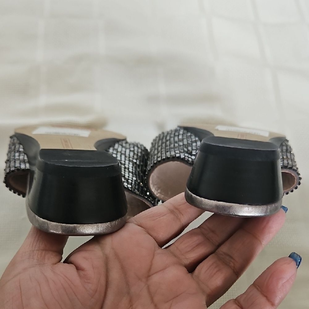 Elegant Silver Slide Sandals - Picture 8 of 16